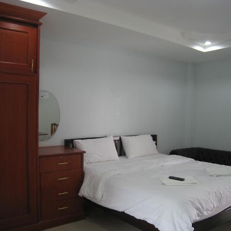 Grand Perfect Apartment Udon Thani Rum bild