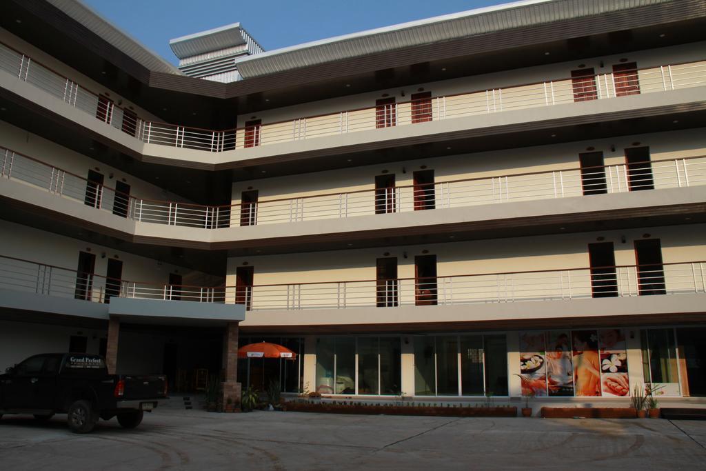 Grand Perfect Apartment Udon Thani Exteriör bild